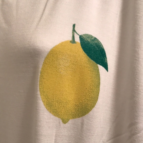 (3X) Plus Size Lemon Print Crop Top - Picture 3 of 4